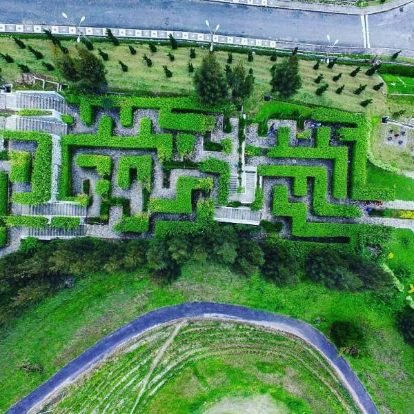 Taman Simalem Labirin